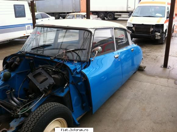 Frumuseti surprinse in trafic - Cristi7 - Classic corner