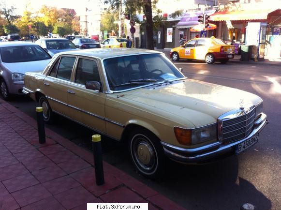 Frumuseti surprinse in trafic - Si un bătr�n posomorat - Classic corner