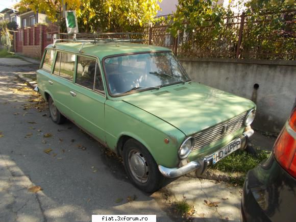 Frumuseti surprinse in trafic - Lada 1200 combi - Classic corner