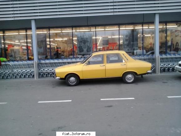 Frumuseti surprinse in trafic - O galbioara: Dacia 1300 in cartierul Titan Cu - Classic corner