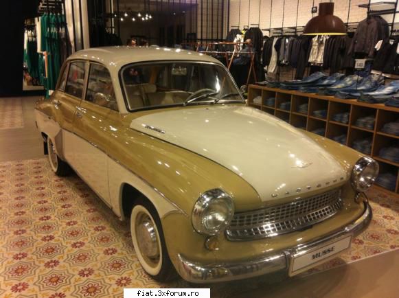 Frumuseti surprinse in trafic - O bijuterie :) Un Wartburg reconditionat, expus - Classic corner