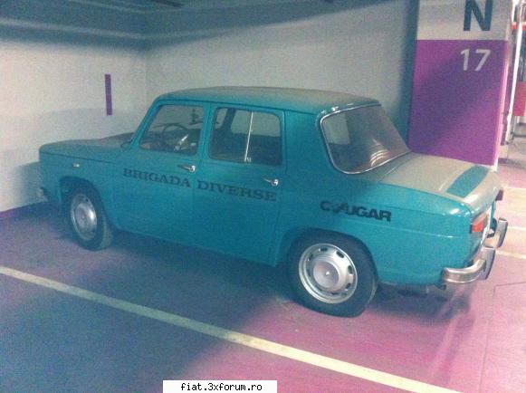 Frumuseti surprinse in trafic - O sutica hazlie ! - Classic corner
