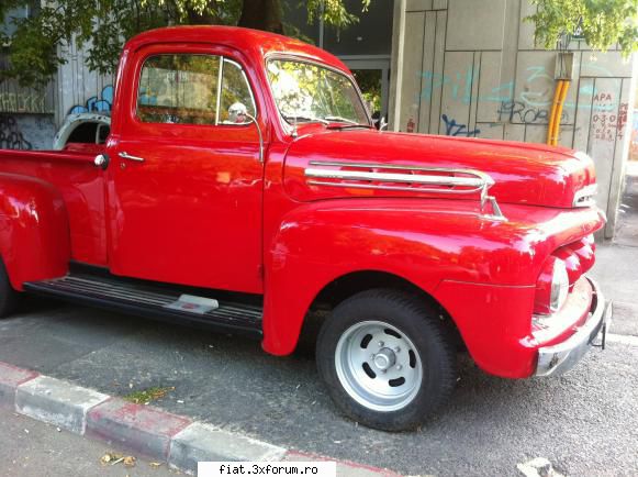 Frumuseti surprinse in trafic - Un Ford din 53" - Classic corner