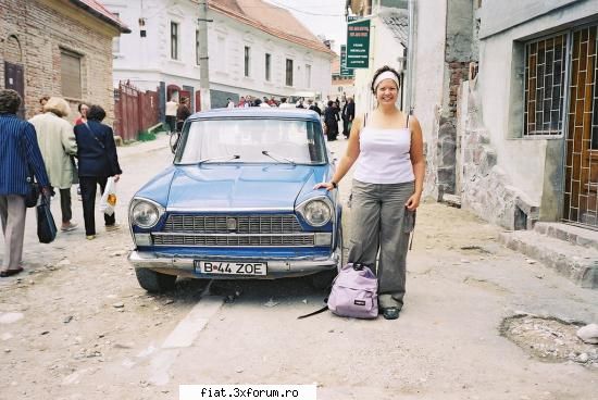 Frumuseti surprinse in trafic - si in piatra e unul, un bot de cal negru cu - Classic corner