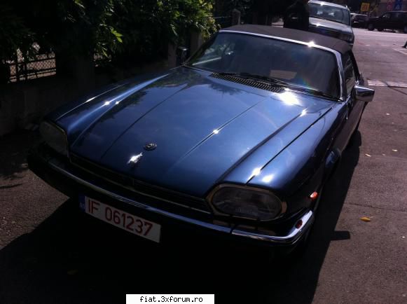 Frumuseti surprinse in trafic - Si un Jaguar XJ - Classic corner