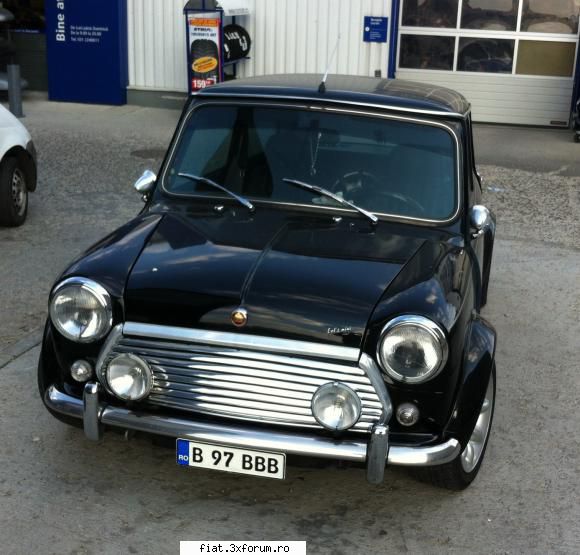 Frumuseti surprinse in trafic - Un pitic at�t de mic ,dar frumos al naibi !!!! - Classic corner