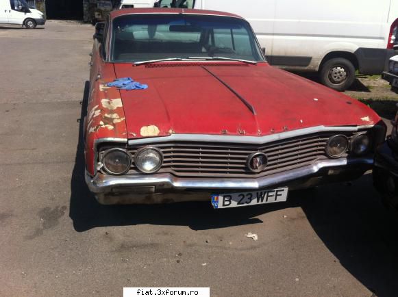 Frumuseti surprinse in trafic - Un bătr�n Buick dar �nscris ca vehicul - Classic corner