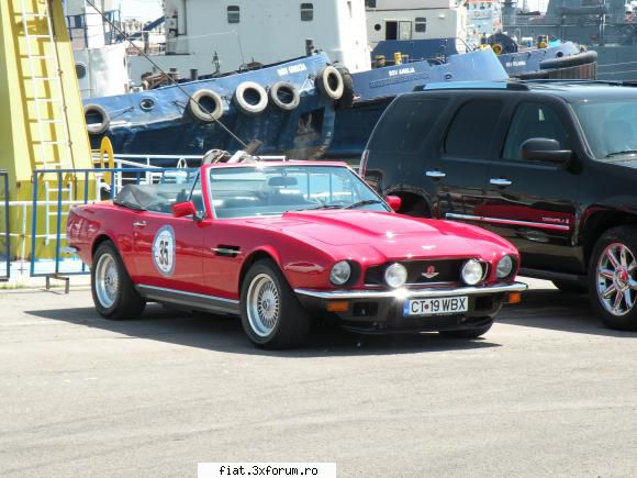 Frumuseti surprinse in trafic - Masina ... rosie - Classic corner