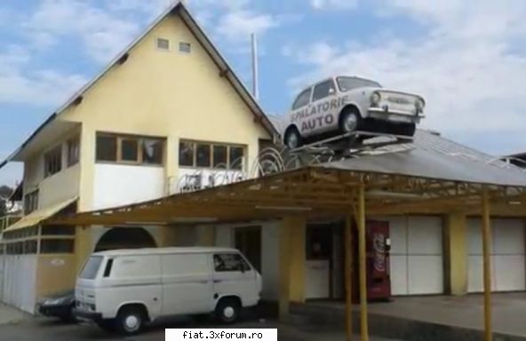 Frumuseti surprinse in trafic - Un Fietel cocotat pe post de reclama! - Classic corner