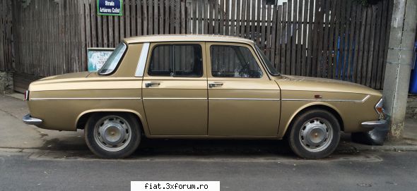 Frumuseti surprinse in trafic - Si un R10 Major - Classic corner