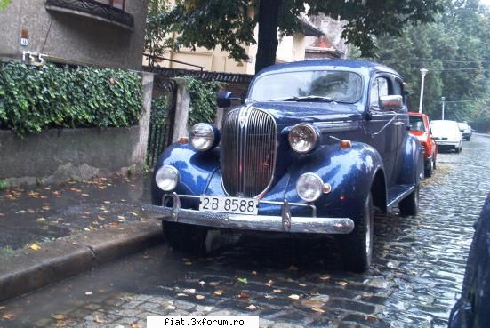 Frumuseti surprinse in trafic - o bijuterie in trafic :))..noroc cu fotograful - Classic corner