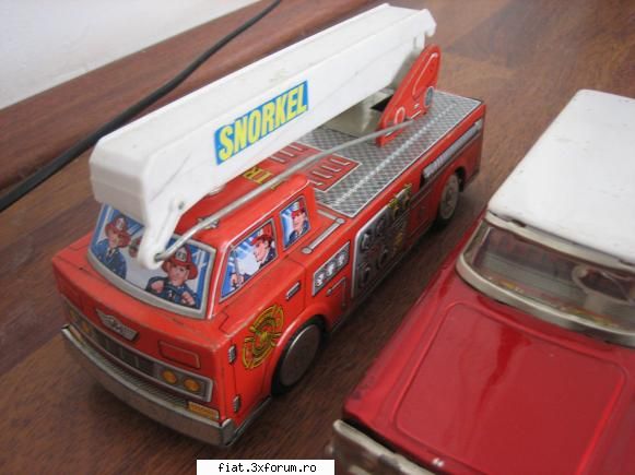 Jucarii Tabla sau Plastic (RO, DDR, USSR, Japonia, China) - camion (cu baterii) made in - Classic corner