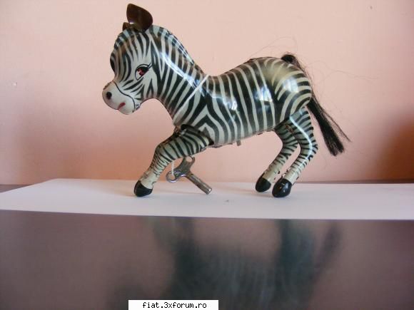 Jucarii Tabla sau Plastic (RO, DDR, USSR, Japonia, China) - am uitat, o zebra cu coada de - Classic corner