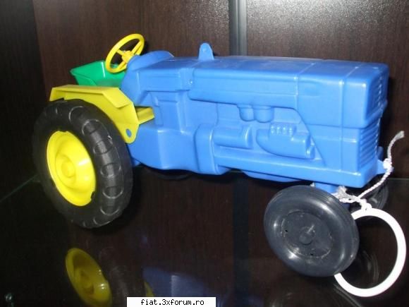 Jucarii Tabla sau Plastic (RO, DDR, USSR, Japonia, China) - Tractor romanesc UTB - 45 lei - Classic corner