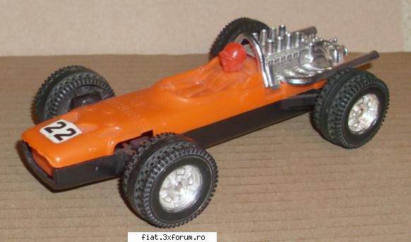 Jucarii Tabla sau Plastic (RO, DDR, USSR, Japonia, China) - Formula 1 plastic, aprox 20 cm - Classic corner