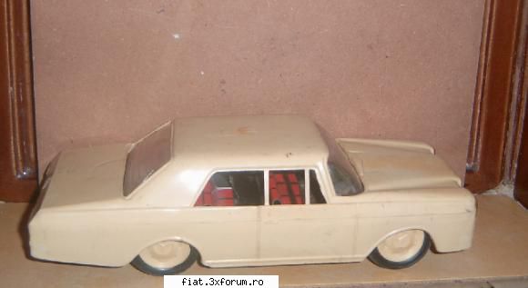 Jucarii Tabla sau Plastic (RO, DDR, USSR, Japonia, China) - E din plastic ,are acam aceeasi - Classic corner