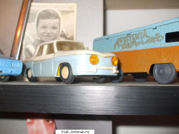 Jucarii Tabla sau Plastic (RO, DDR, USSR, Japonia, China) - Am pus xenoane la Dacia 1100 - Classic corner