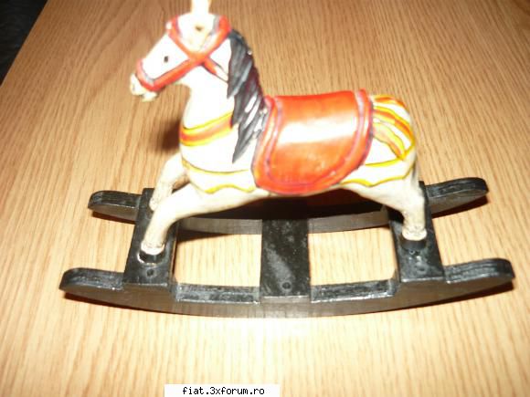 Jucarii Tabla sau Plastic (RO, DDR, USSR, Japonia, China) - calut din lemn foarte vechi cu - Classic corner