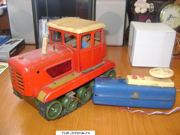 Jucarii Tabla sau Plastic (RO, DDR, USSR, Japonia, China) - TRACTOR PE SINILE vandut - Classic corner