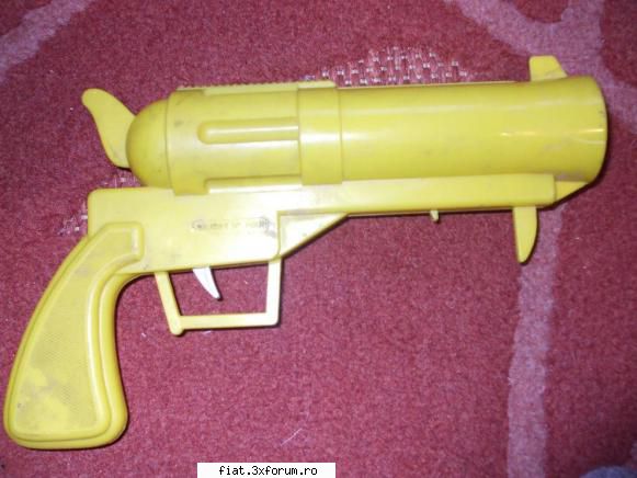Jucarii Tabla sau Plastic (RO, DDR, USSR, Japonia, China) - Pistol MADE IN ROMANIA cred ca - Classic corner
