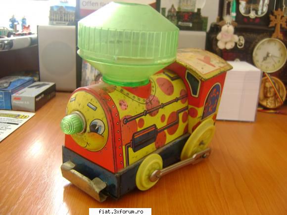 Jucarii Tabla sau Plastic (RO, DDR, USSR, Japonia, China) - De vanzare LOCOMOTIVA cu baterii - Classic corner