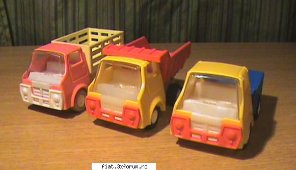 Jucarii Tabla sau Plastic (RO, DDR, USSR, Japonia, China) - 3 camioane din plastic fabricate - Classic corner