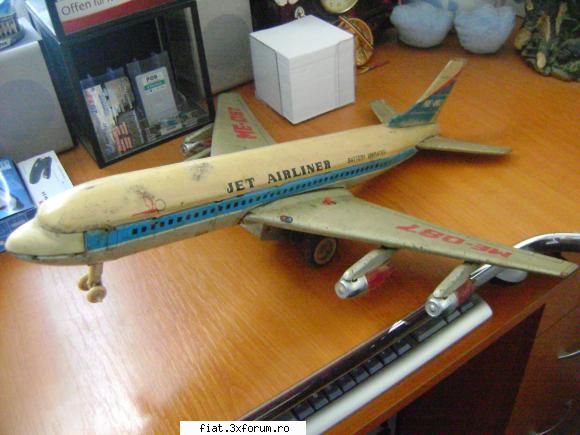 avion m 087 dimensiuni mari are lungime 50cm si latime 45 cm   50 ron cu tot cu transport posta