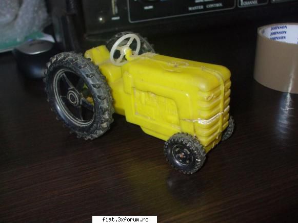 Jucarii Tabla sau Plastic (RO, DDR, USSR, Japonia, China) - tractoras romanesc, se vede - Classic corner