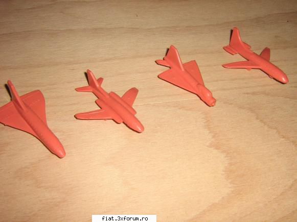 Jucarii Tabla sau Plastic (RO, DDR, USSR, Japonia, China) - vand avioanute de colectie Pret - Classic corner