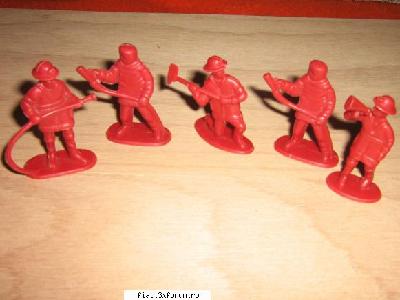 Jucarii Tabla sau Plastic (RO, DDR, USSR, Japonia, China) - vand Figurine Pompieri veche 5 - Classic corner