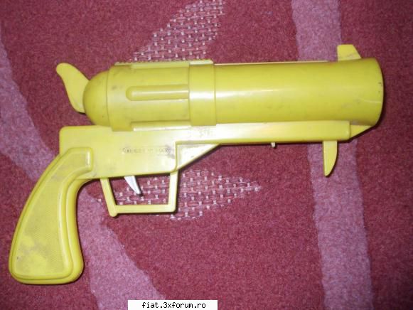 Jucarii Tabla sau Plastic (RO, DDR, USSR, Japonia, China) - pistol romanesc cu o fisura - Classic corner