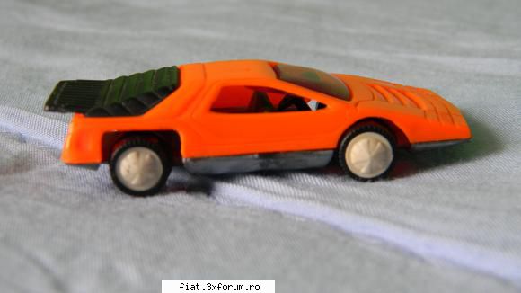 uite si o masinuta din seria minilux cu acelasi portocaliu jucarii tabla sau plastic (ro, ddr, ussr,