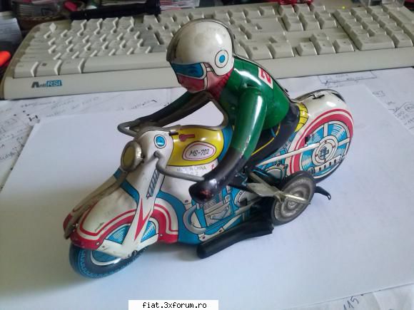 Jucarii Tabla sau Plastic (RO, DDR, USSR, Japonia, China) - si eu vand un motociclist...de - Classic corner