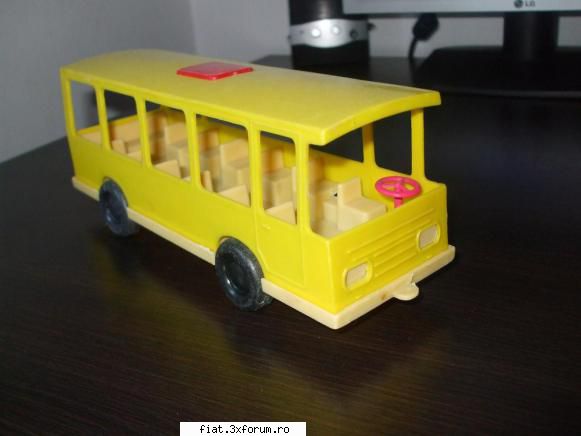 Jucarii Tabla sau Plastic (RO, DDR, USSR, Japonia, China) - autobus romanesc-50 lei - Classic corner