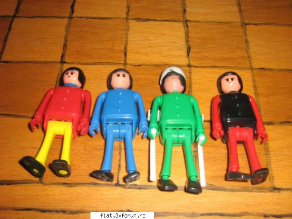 Jucarii Tabla sau Plastic (RO, DDR, USSR, Japonia, China) - Figurine Playmobil vechi marime - Classic corner