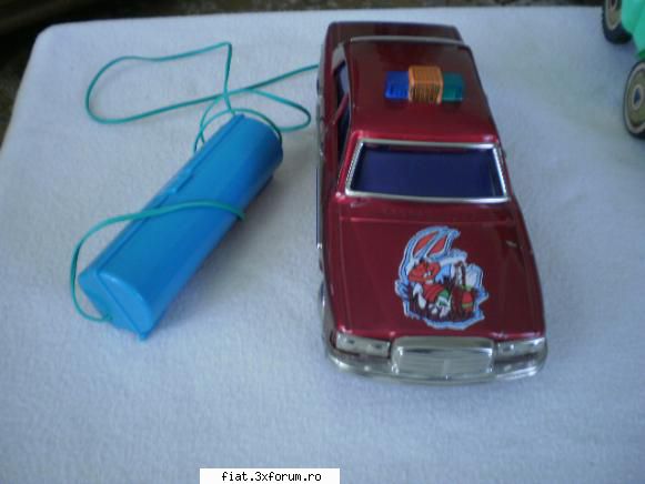 Jucarii Tabla sau Plastic (RO, DDR, USSR, Japonia, China) - sedan rosu cu telecomanda 70 ron - Classic corner