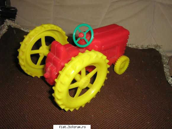 Jucarii Tabla sau Plastic (RO, DDR, USSR, Japonia, China) - tractor romanesc, din plastic - Classic corner