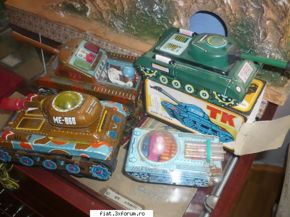 Jucarii Tabla sau Plastic (RO, DDR, USSR, Japonia, China) - set tancuri China de vanzari - Classic corner