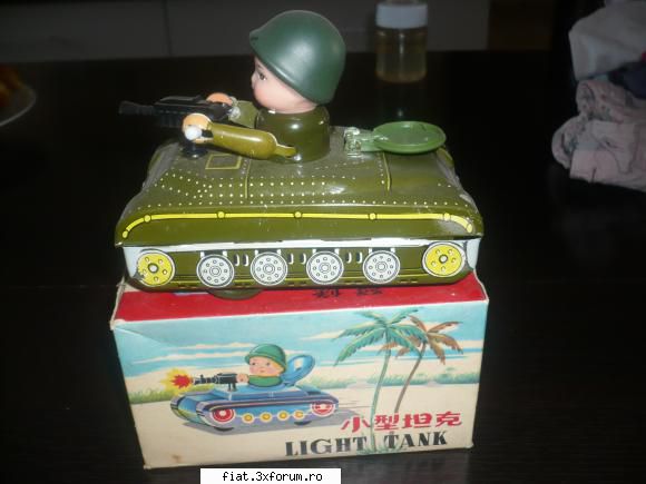 Jucarii Tabla sau Plastic (RO, DDR, USSR, Japonia, China) - tanc +- 15 cm plus cutie - Classic corner