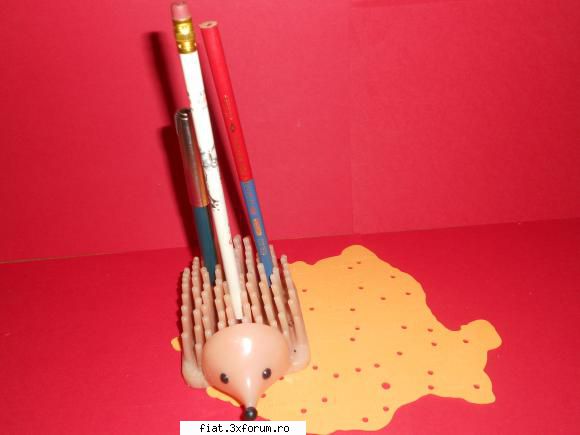 Jucarii Tabla sau Plastic (RO, DDR, USSR, Japonia, China) - Suport pentru creioane ARICI + - Classic corner