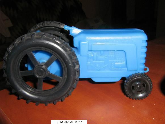 Jucarii Tabla sau Plastic (RO, DDR, USSR, Japonia, China) - vand tractor plastic pret 50 ron - Classic corner
