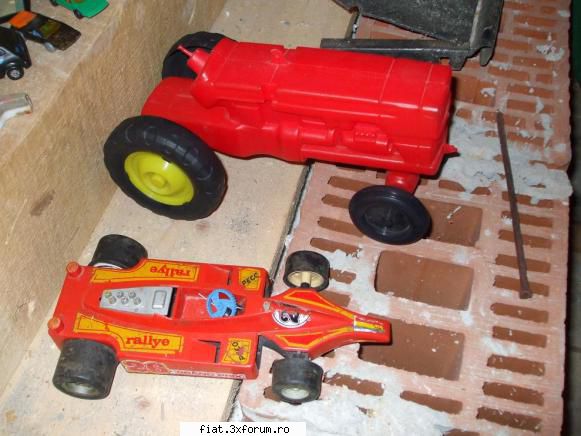Jucarii Tabla sau Plastic (RO, DDR, USSR, Japonia, China) - tractoras si masinuta curse- 40 - Classic corner