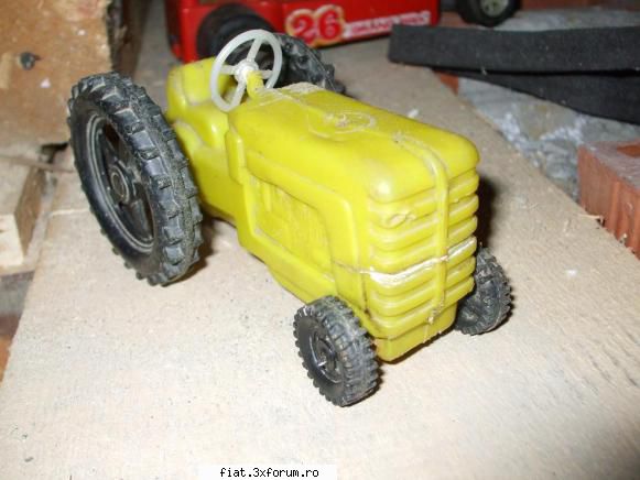 Jucarii Tabla sau Plastic (RO, DDR, USSR, Japonia, China) - tractoras romanesc, se vede - Classic corner