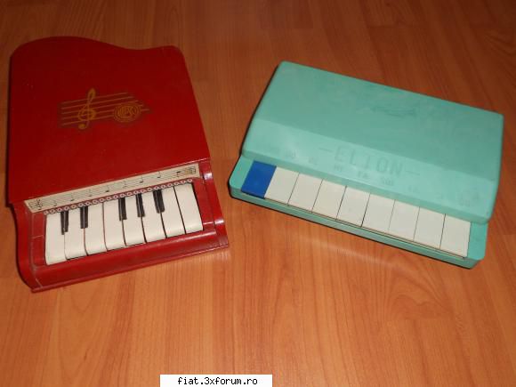Jucarii Tabla sau Plastic (RO, DDR, USSR, Japonia, China) - Lot 2 Pianuri Romanesti vechi - Classic corner