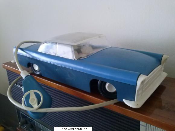 Jucarii Tabla sau Plastic (RO, DDR, USSR, Japonia, China) - vand VOLGA/FORD...pret=200 lei - Classic corner