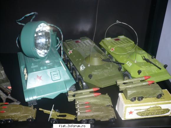 Jucarii Tabla sau Plastic (RO, DDR, USSR, Japonia, China) - CAUT JUCARII MILITARE RUSESTI IN - Classic corner