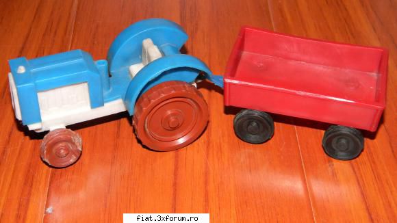 Jucarii Tabla sau Plastic (RO, DDR, USSR, Japonia, China) - 2. tractor palstic + remorca 50 - Classic corner