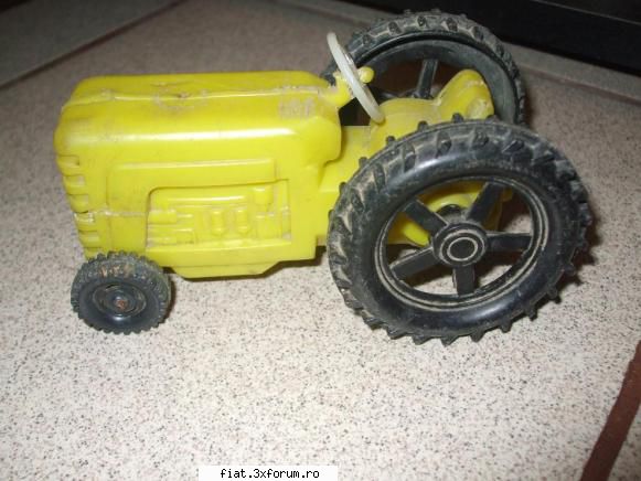 Jucarii Tabla sau Plastic (RO, DDR, USSR, Japonia, China) - tractoras romaneasc - 25 lei - Classic corner