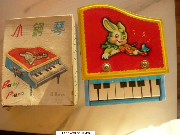 Jucarii Tabla sau Plastic (RO, DDR, USSR, Japonia, China) - pian vechi china in cutie din - Classic corner