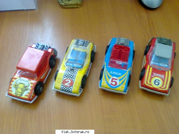 Jucarii Tabla sau Plastic (RO, DDR, USSR, Japonia, China) - De vanzare 4 buc masinuti 70 ron - Classic corner